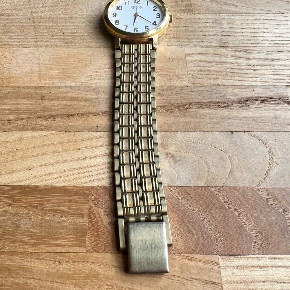Vintage Citizen Quartz round gold tone dress watch NEW BATTERY